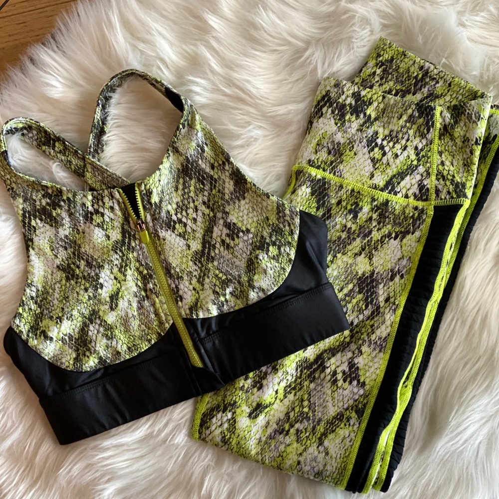 Women’s Fabletics Workout Set